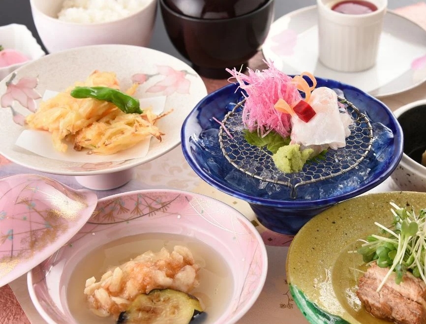 【平日のみ！宿泊者限定】日本料理 鯉城ディナー付プラン＜スタンダードフロア＞　