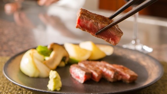 【フォワグラ×国産牛×蝦夷鮑】五感で楽しむ鉄板焼ディナー付プラン＜エグゼクティブフロア＞