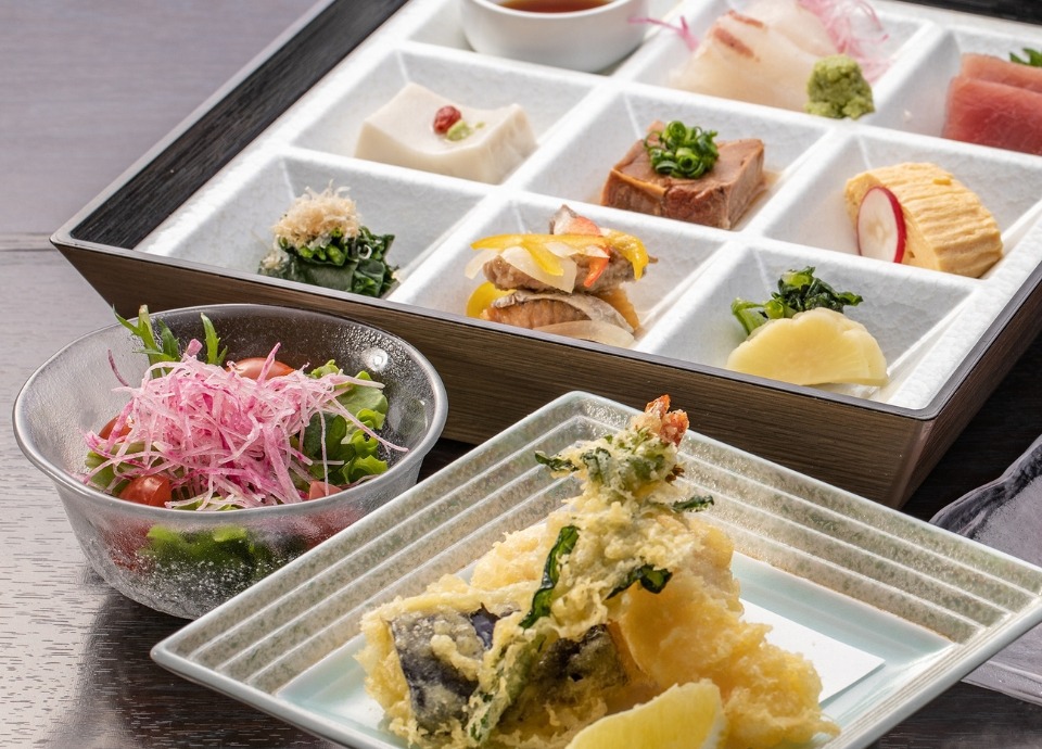 【旬の味覚を愉しむ】日本料理 鯉城ディナー付プラン＜スタンダードフロア＞　