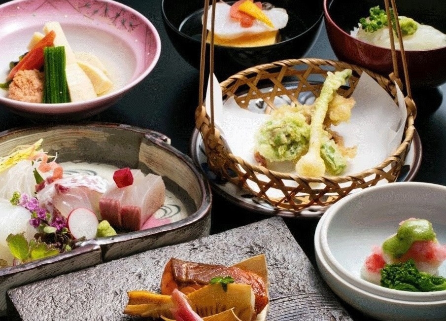 【季節の会席料理を堪能】日本料理 鯉城ディナー付プラン＜スタンダード・スーペリアフロア＞