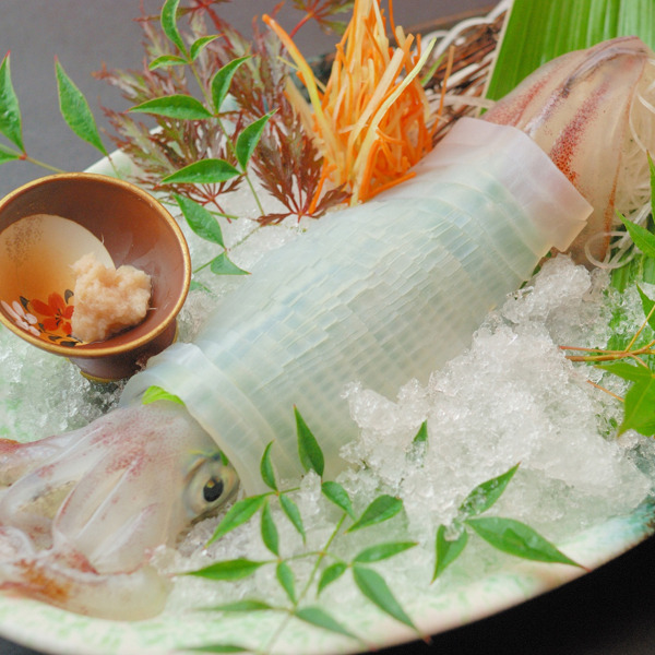 ≪夏の一押し≫　上品な甘さと、程良い食感をお楽しみください！　『　活け白いか姿造り付き☆コース！　』