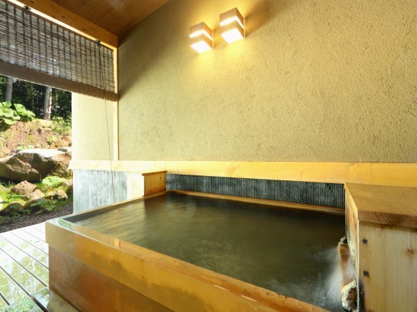 An example of an open-air bath in a guest room in a remote building