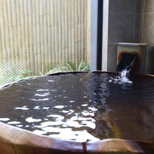 (新館)あすか：和モダンな貸切風呂は周りを気にすることなく温泉をお愉しみいただけます。