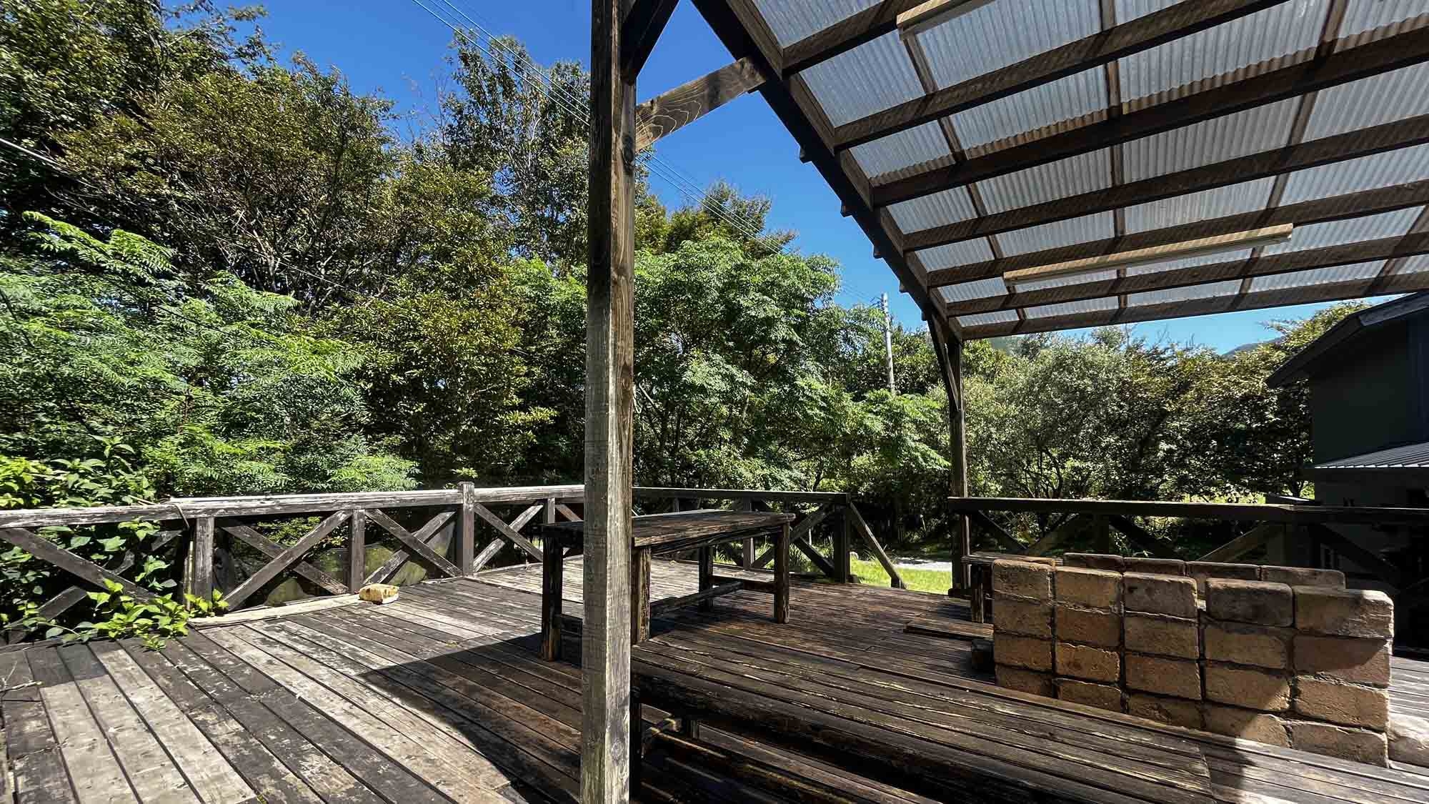 【BBQ★食材付き】手ぶらで簡単＆美味しいバーベキュー！屋根付き貸切スペースで皆で楽しもう