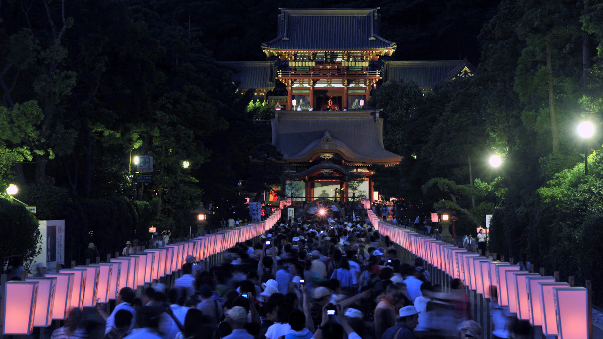 *【鶴岡八幡宮】夏／ぼんぼり祭（車で15分・徒歩40分）※写真提供：鎌倉市観光協会