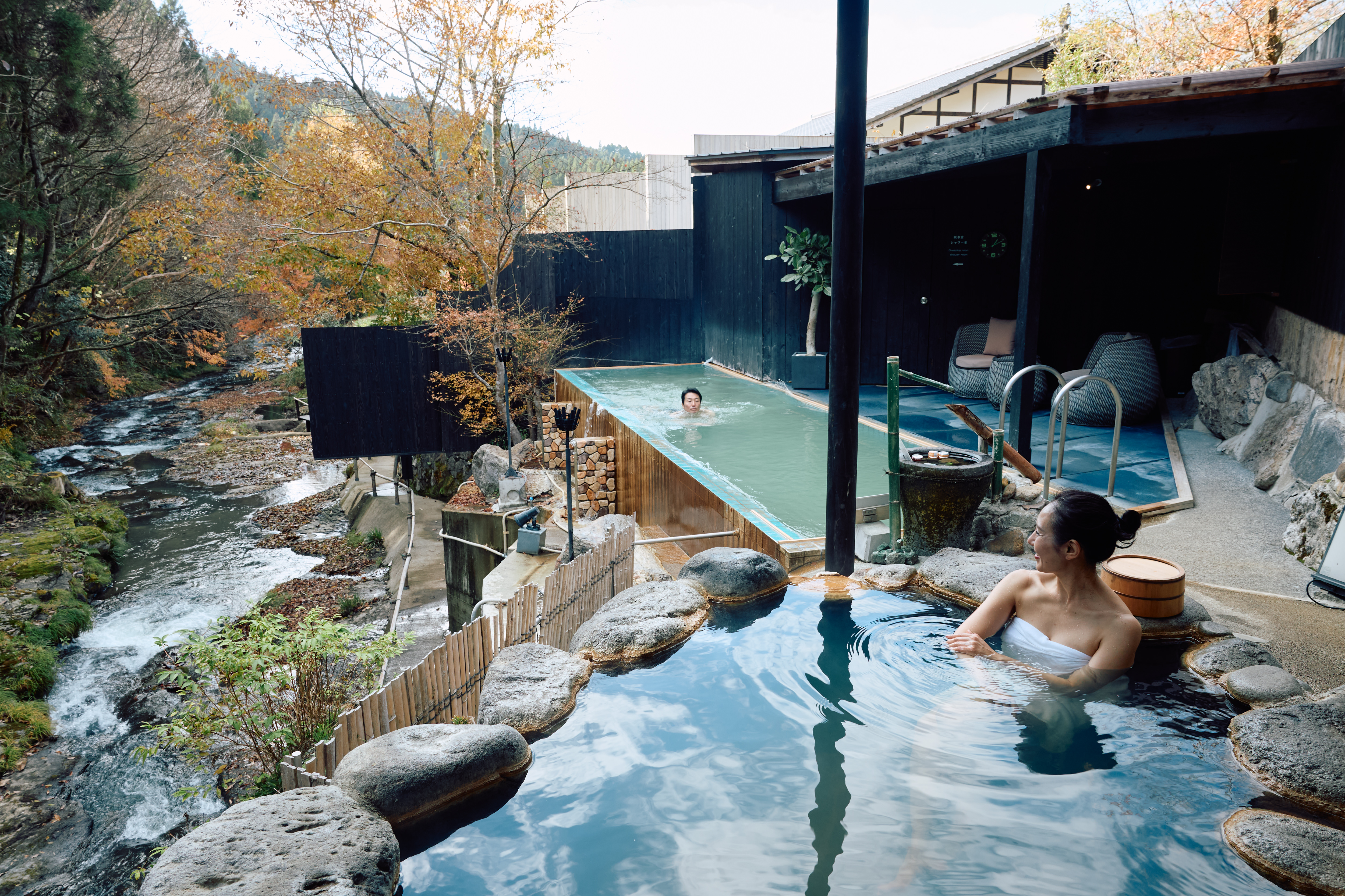 夫婦湯遊びの貸切りプール&岩露天風呂