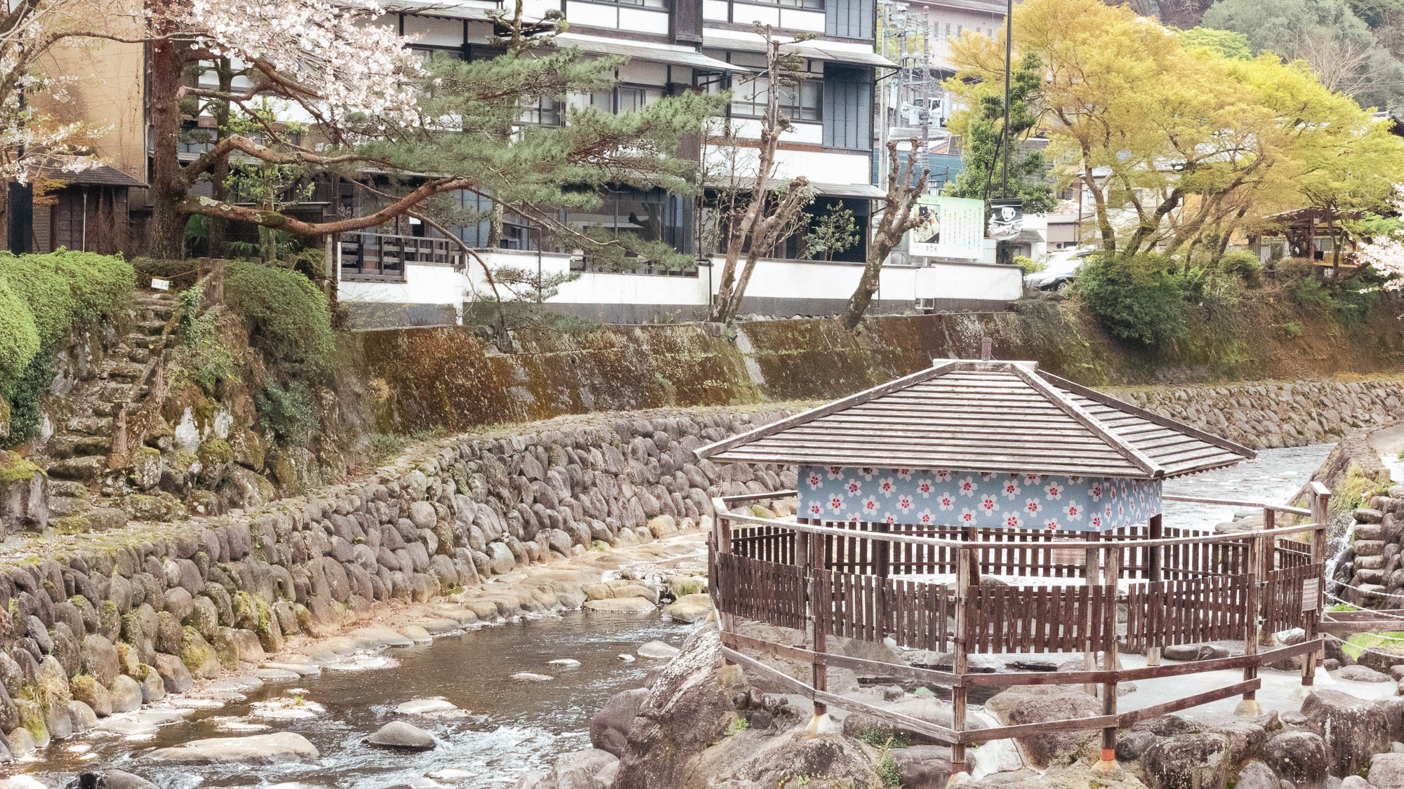 【周辺観光】独鈷の湯※見学のみ