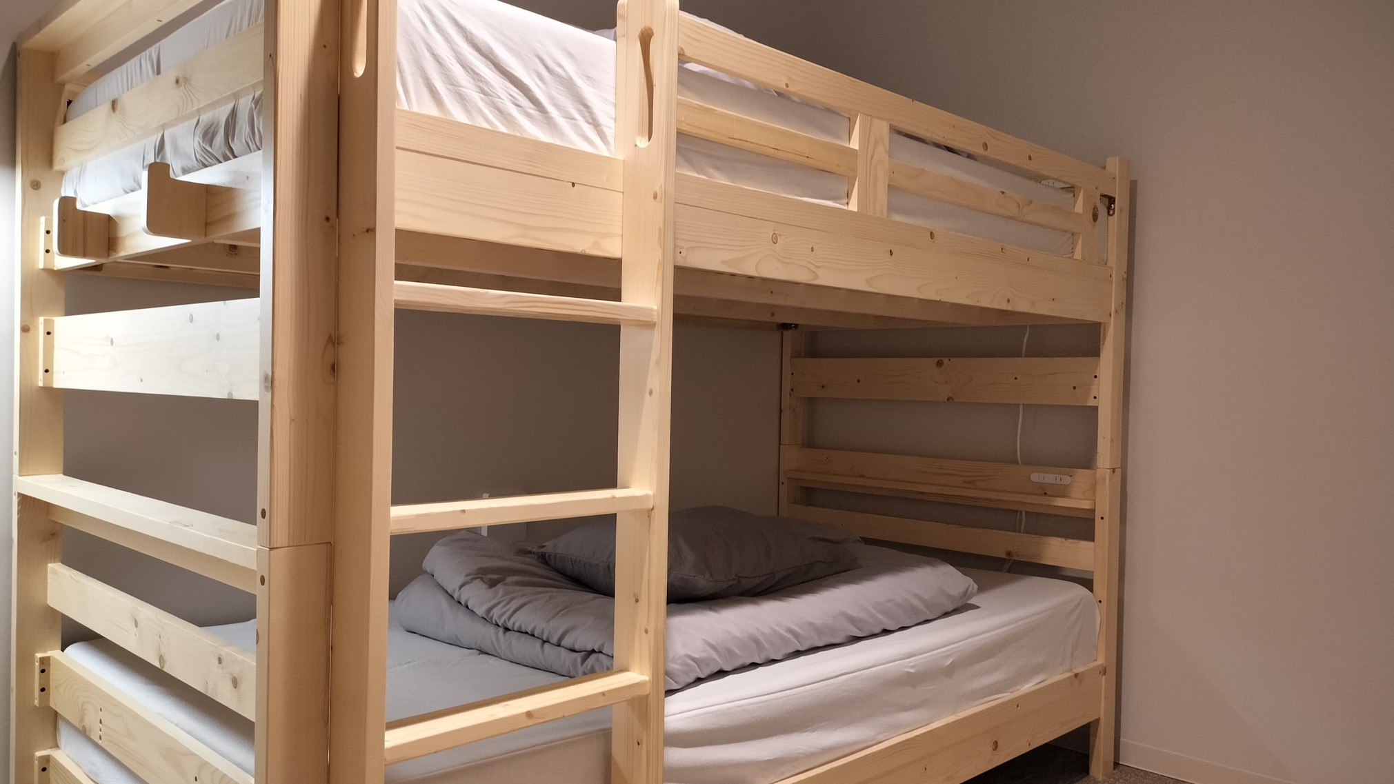 【貸切ドミトリー】《素泊まり》定員4名、共用温泉付き