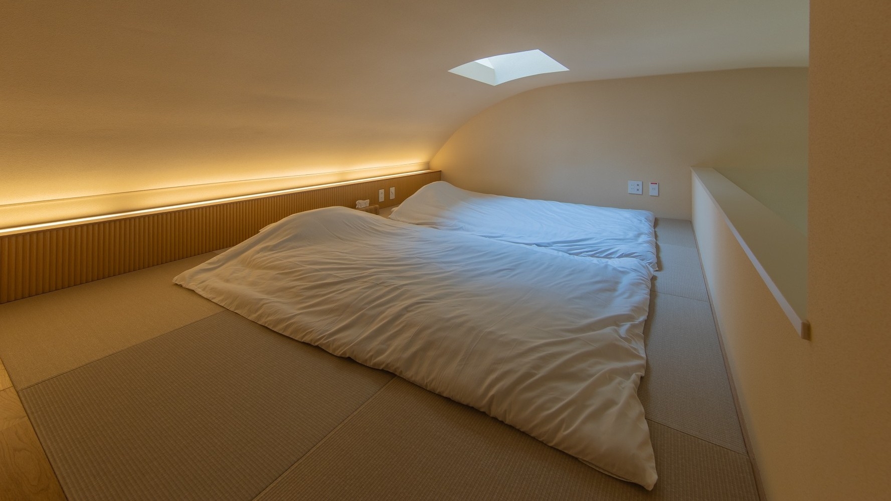 【個室】『憩いの部屋』《素泊まり》定員3名、共用温泉付き