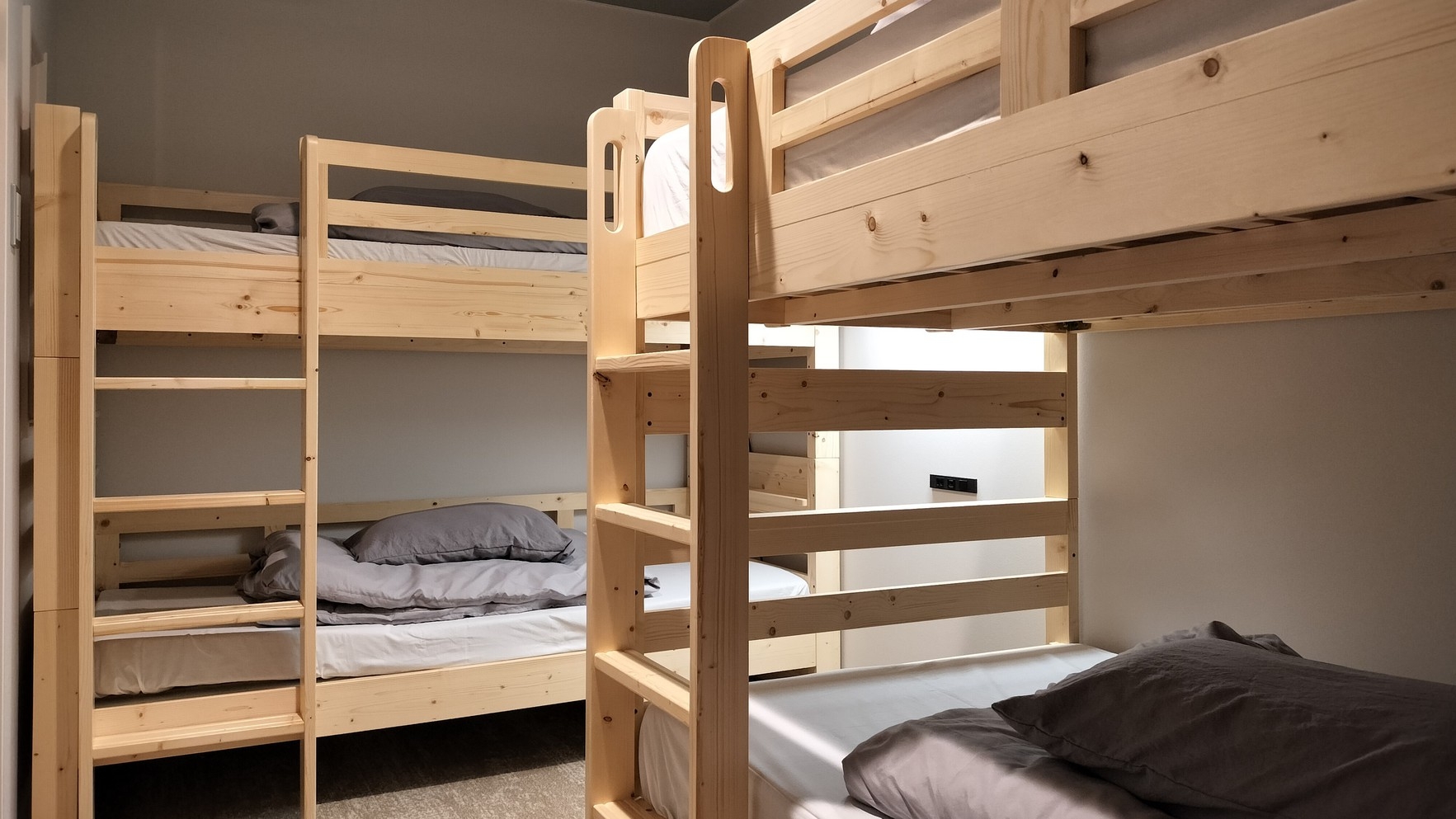 【貸切ドミトリー】《素泊まり》定員4名、共用温泉付き