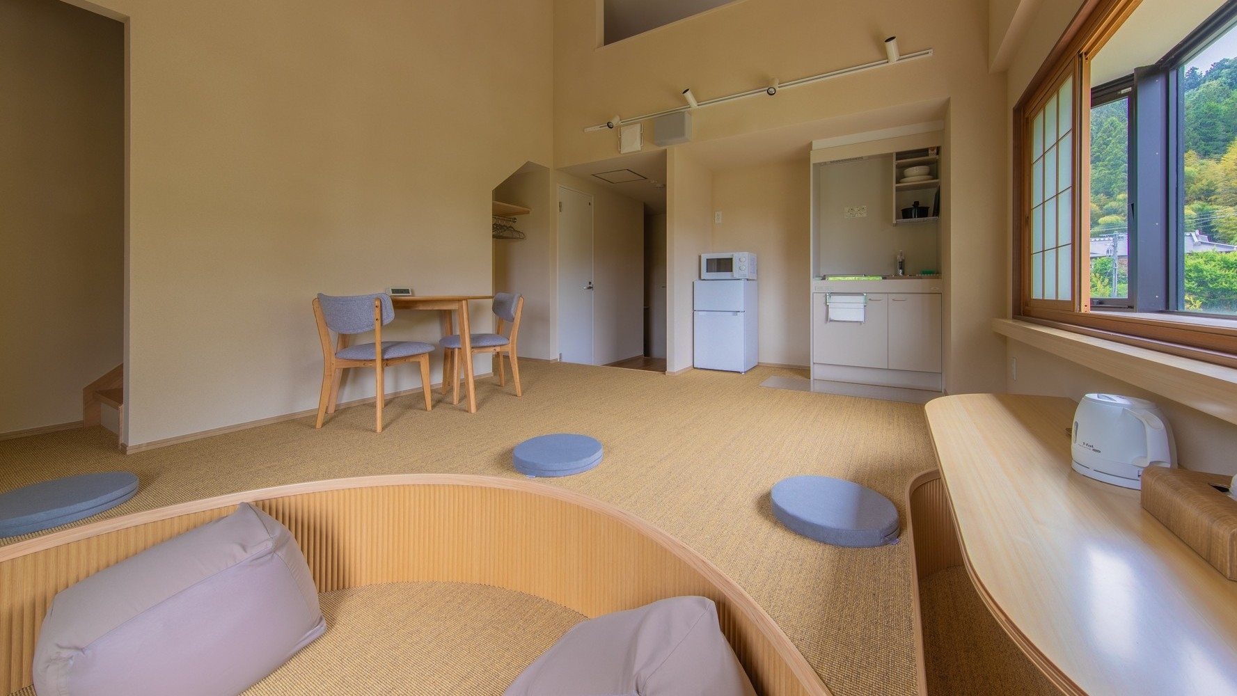 【個室】『憩いの部屋』《素泊まり》定員3名、共用温泉付き