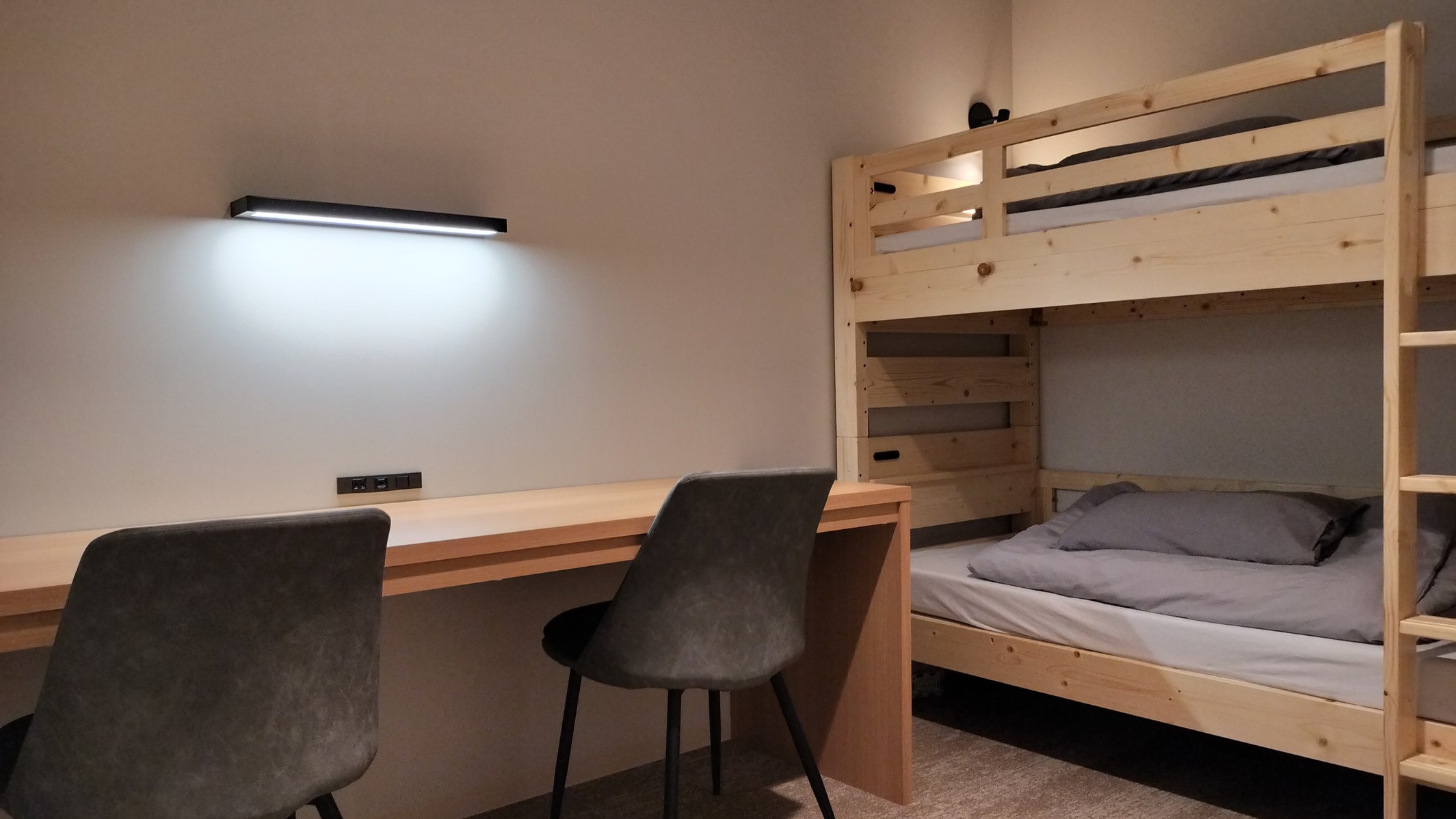 【貸切ドミトリー】《素泊まり》定員2名、共用温泉付き