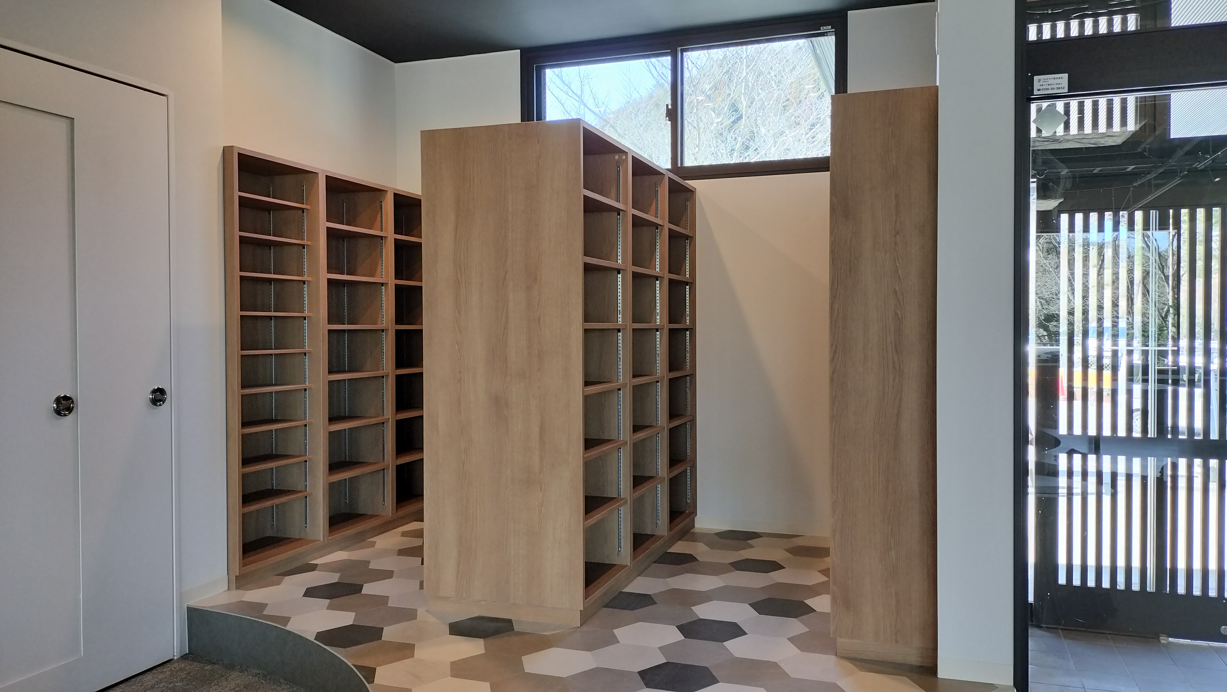 1階：下駄箱・宅配ボックス