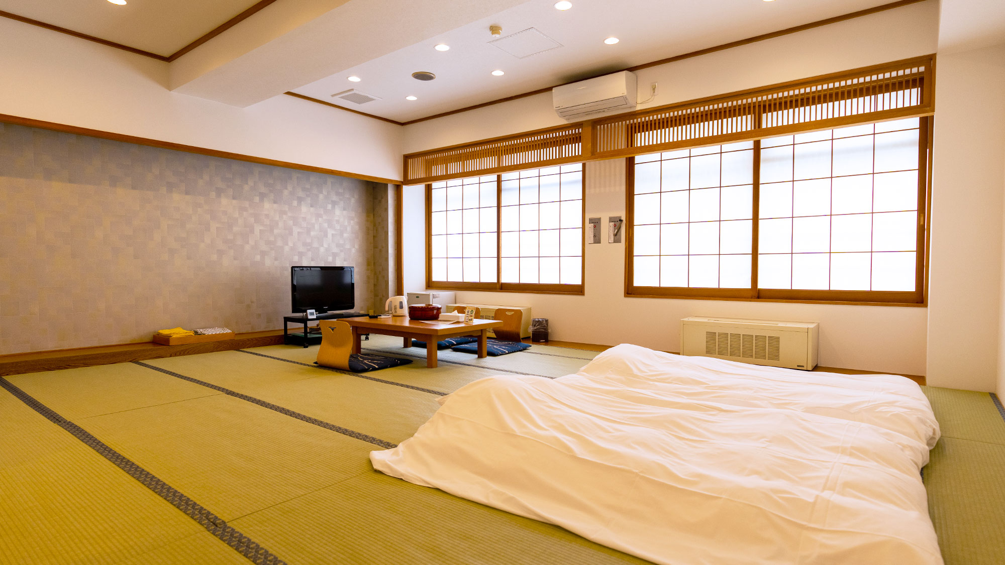 【和室15畳】複数の仲良し家族や、研修・合宿の大人数で使える大きな和室もございます。