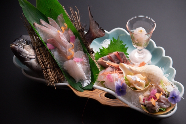 【お造りグレードアップ】旬の地魚8種以上+白エビお造り付き！富山湾のきときと鮮魚をたっぷり堪能