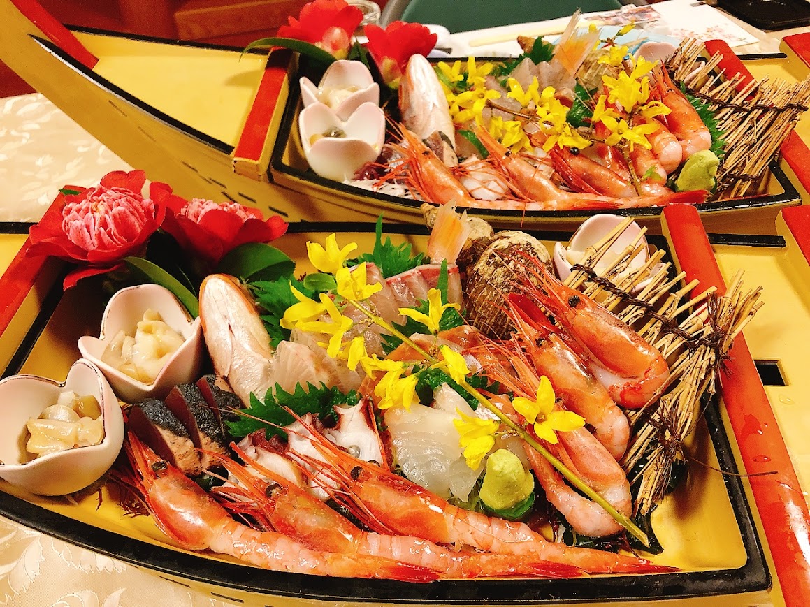 お魚好きにはたまらない新鮮な姿造りをご提供いたします