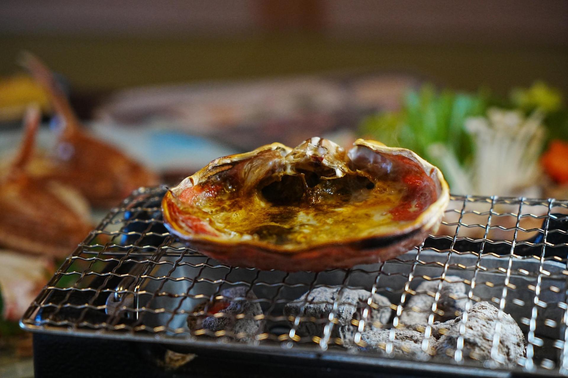 津居山カニの甲羅みそ焼き