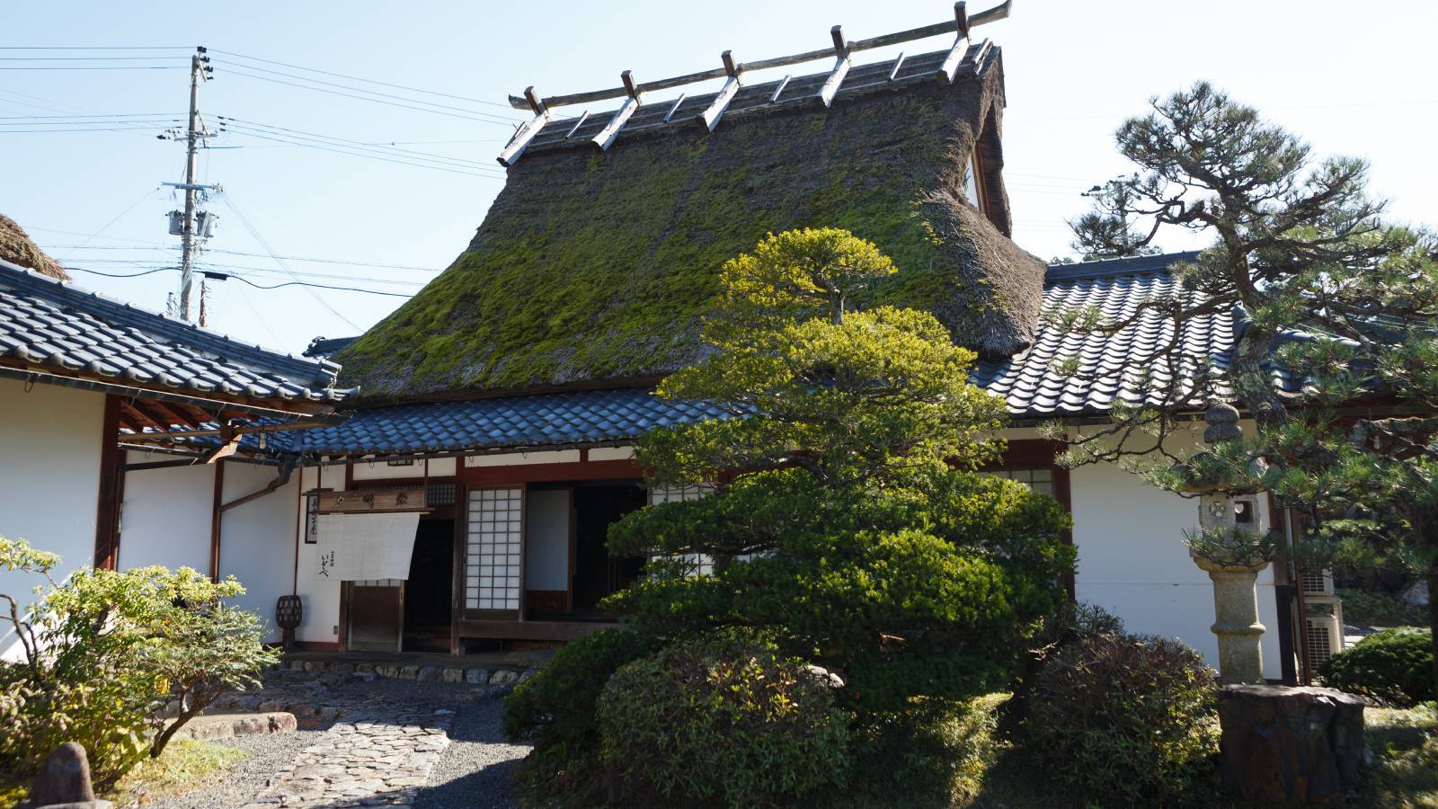 本館 長楽草庵＜茅葺屋根の家＞