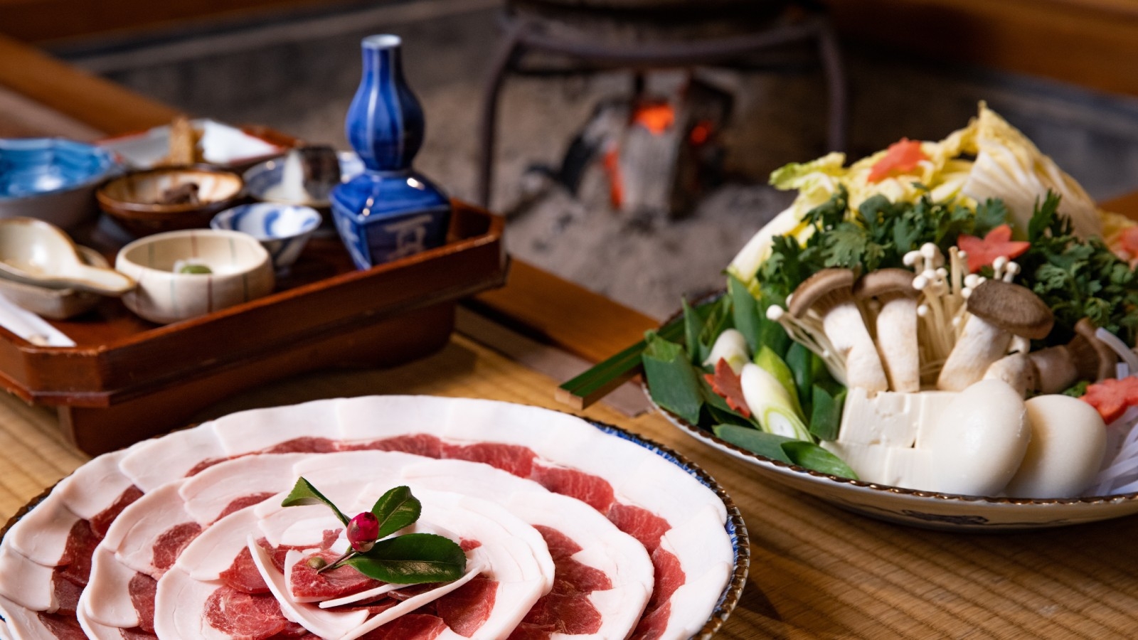 【本館　一棟貸し＜限定＞】期間限定◆囲炉裏で食事★マタギの主人こだわりの猪肉！美山天然ぼたん鍋♪♪