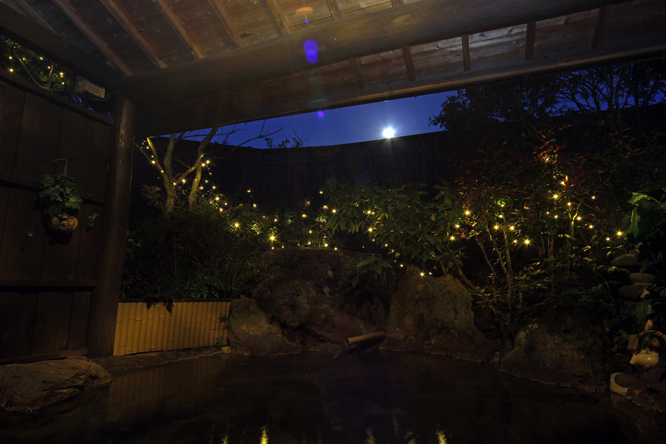 Open-air bath at night