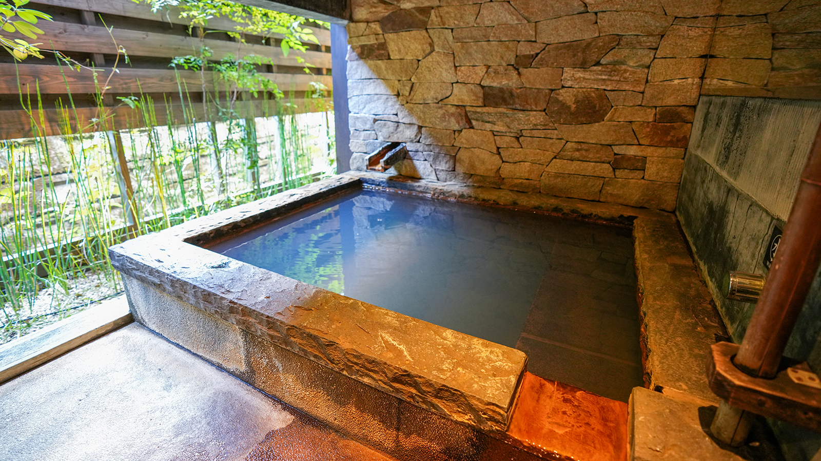 水郷（専用内湯付・和室・定員４名）特別室