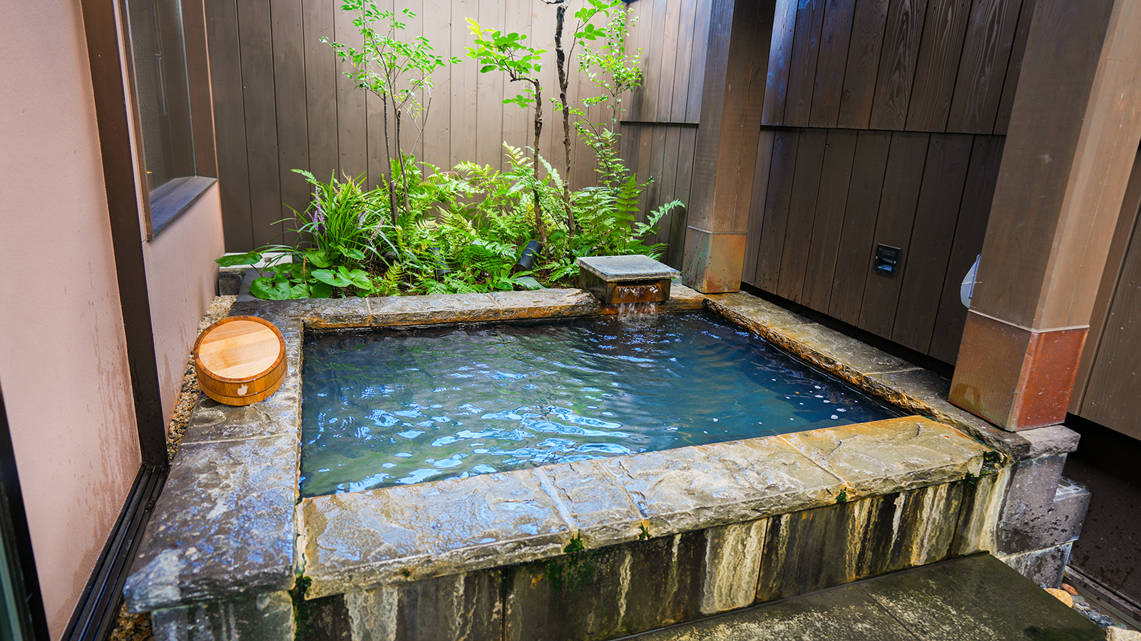 りんどう（専用露天付・和室・定員４名）