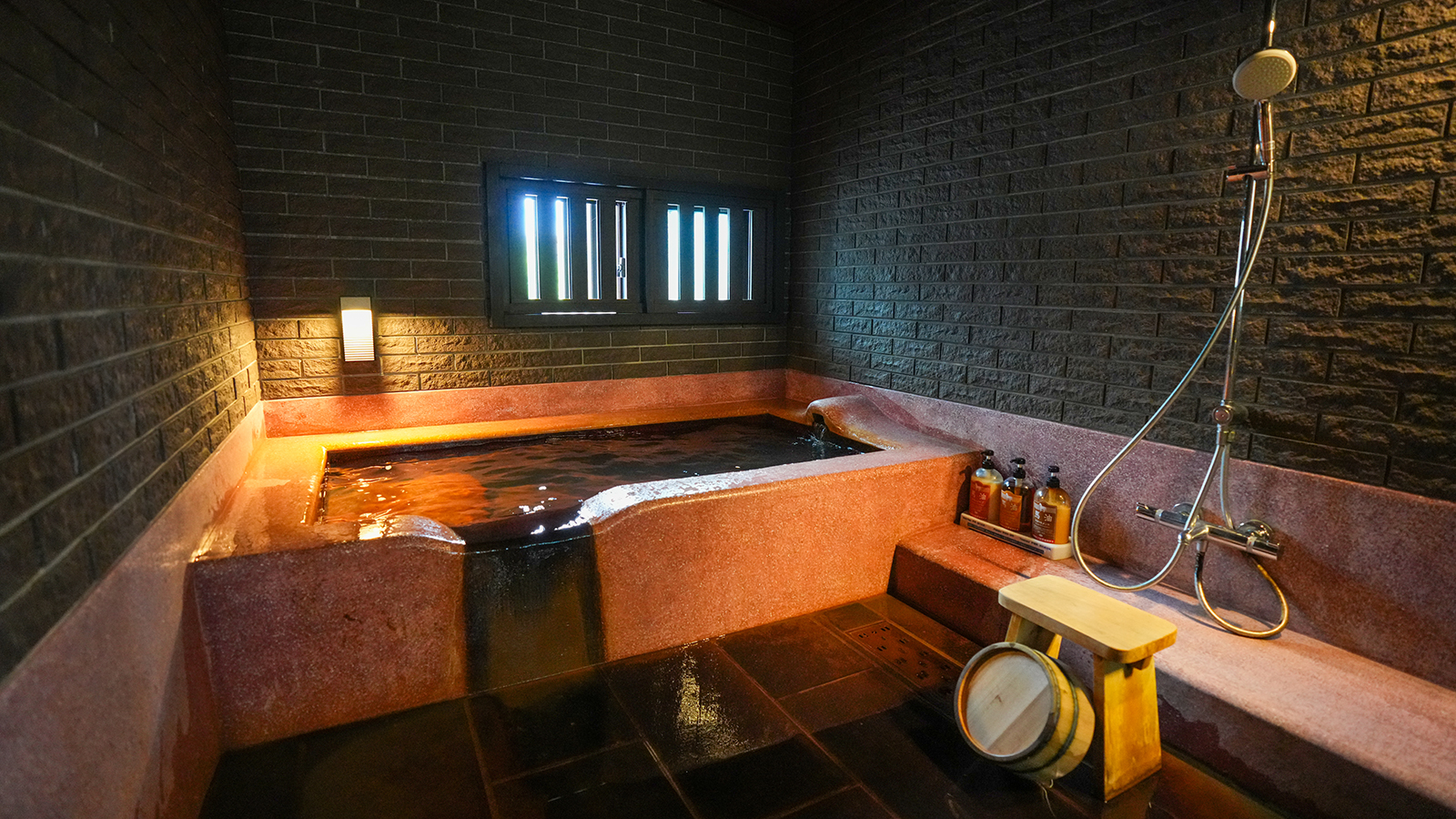 はなしのぶ（専用内湯付・ベッド・定員３名）リニューアル客室