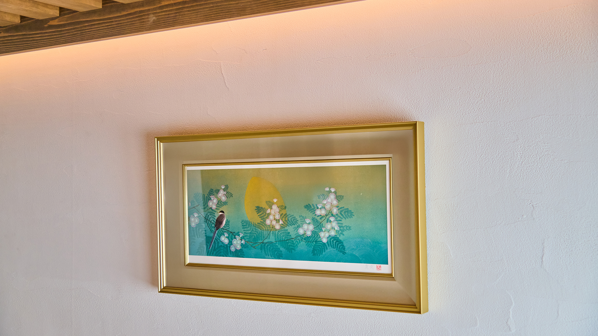 館内随所に配された骨董品や絵画