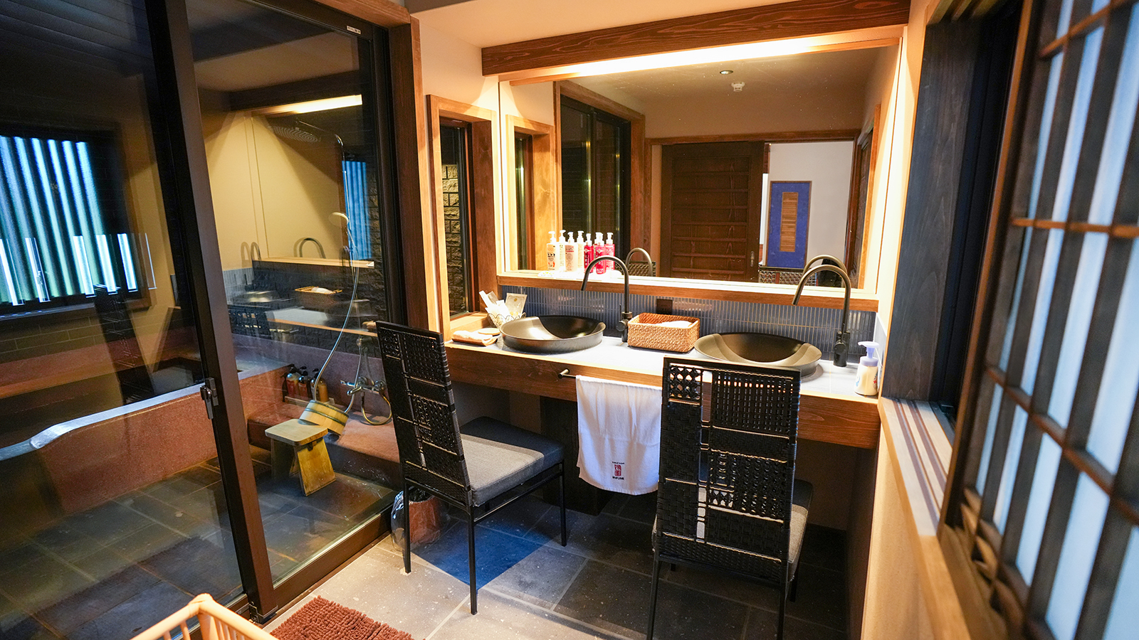 はなしのぶ（専用内湯付・ベッド・定員３名）リニューアル客室