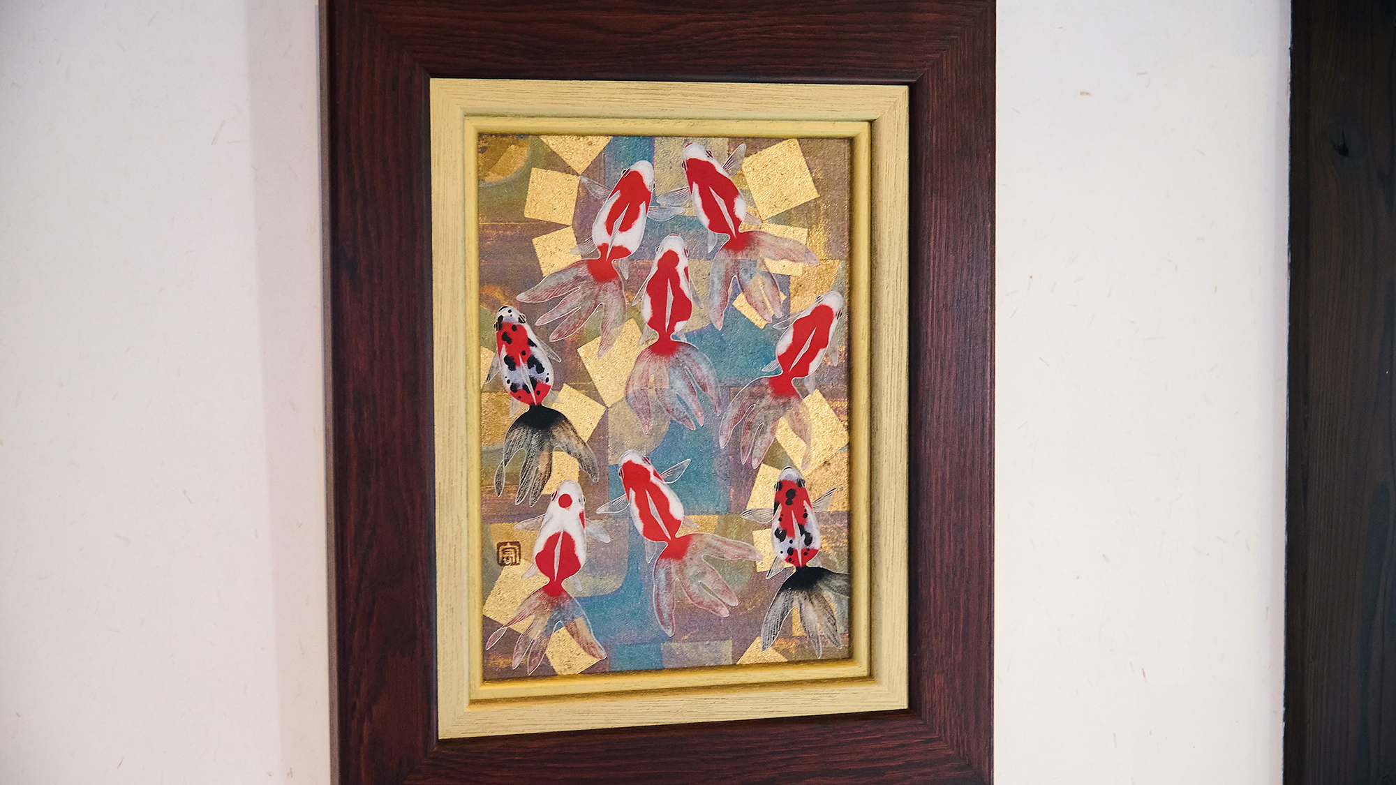 館内随所に配された骨董品や絵画