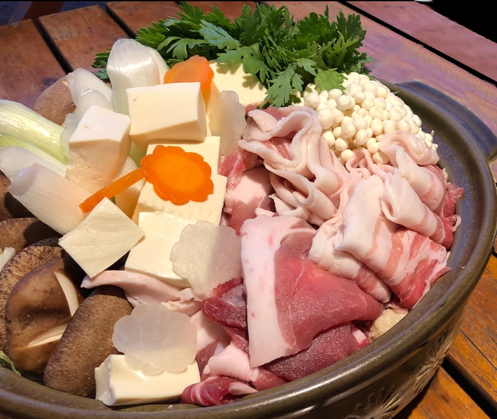 【グランピング】冬季限定！！森のインスタントハウス　いのぶた鍋プラン【キングベッド1台・2食付き】