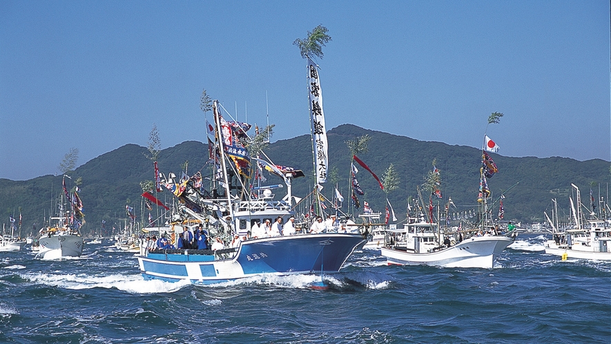 【みあれ祭】100隻以上漁船の船上パレードは見物です！
