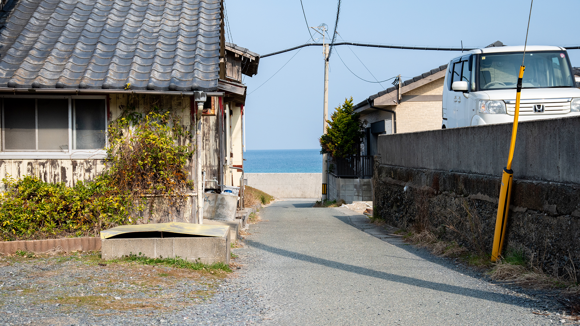 海辺に向かう、散歩道。朝の散歩もおすすめです♪