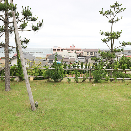 *[OCEAN　VILLA　TSURUYA]丘の上に登れば、海岸を一望できます。