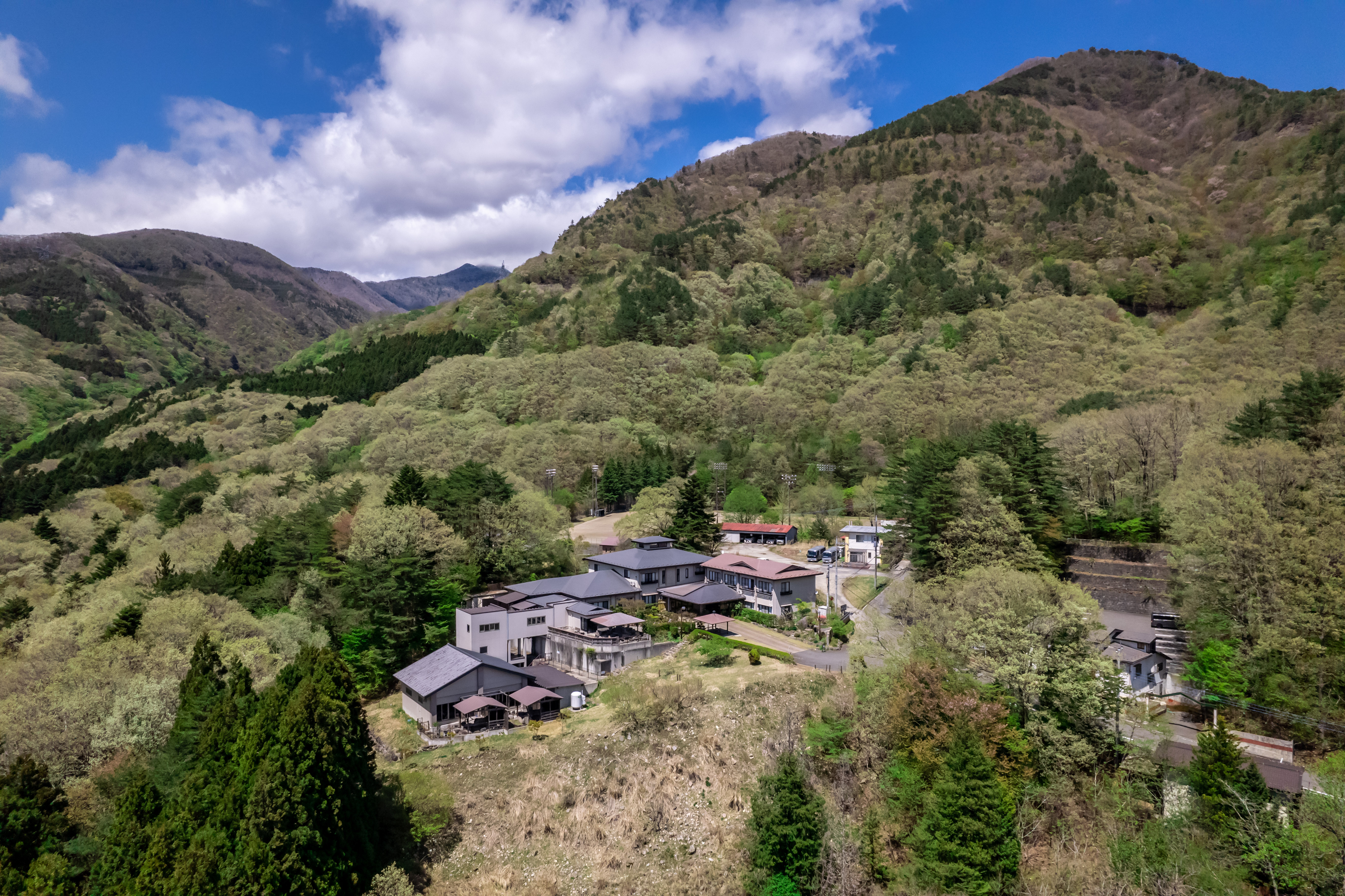 新緑の梅川荘