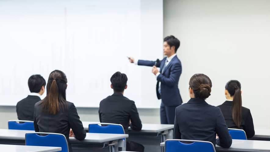 大小2タイプの会議室あり！ご予算、人数等にあわせご相談ください。