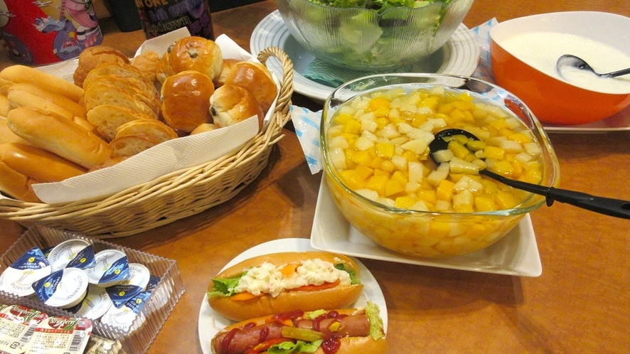 朝食◆手作りホットドッグコーナー◆お好きな具材で自由にお楽しみ下さい