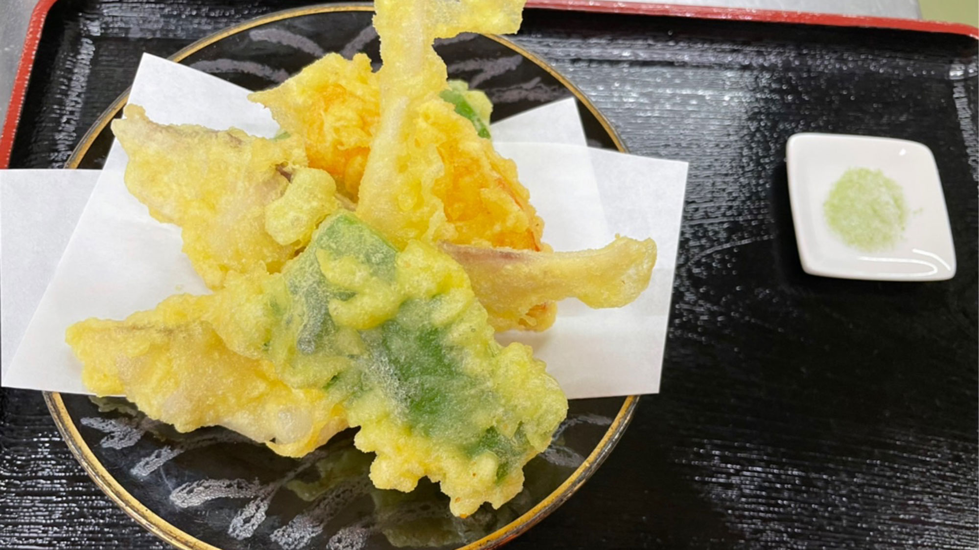 うこぎ塩で食べる天ぷらも絶品