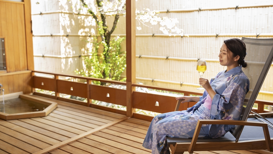 最高の湯上り…それは貴女が“しあわせ”を実感する瞬間。湯けむりの向こうに待つ贅沢なオトナ時間へ。