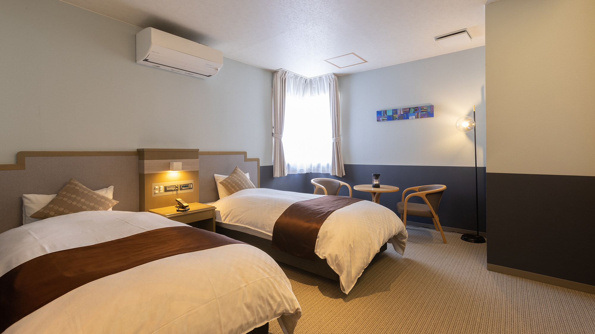 【洋室ツインルーム】気軽な旅に最適。シングル&times;2台のスタンダードなお部屋。