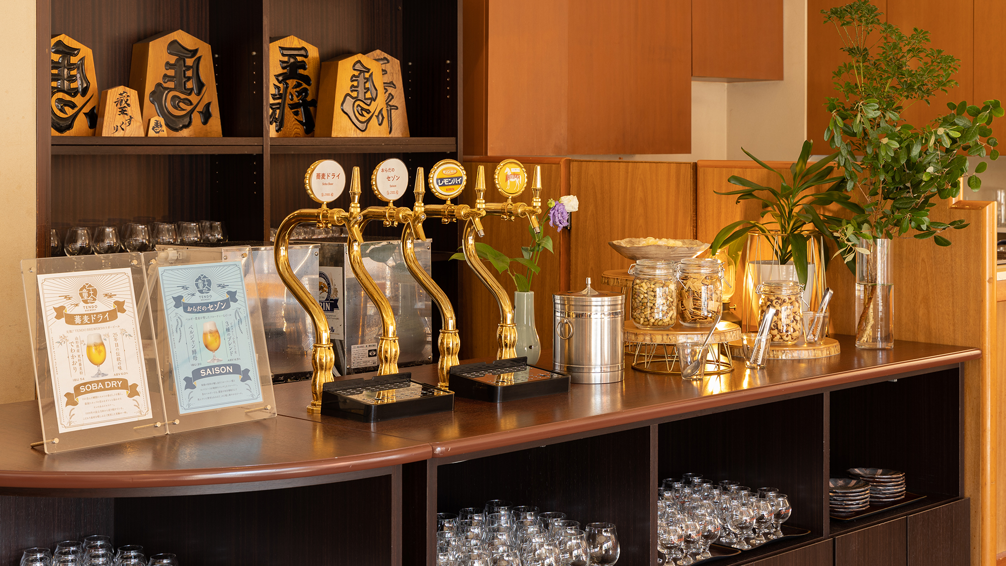 【ロビーラウンジ】天童ブルワリーのビールをはじめ、様々なドリンク・フードをご用意