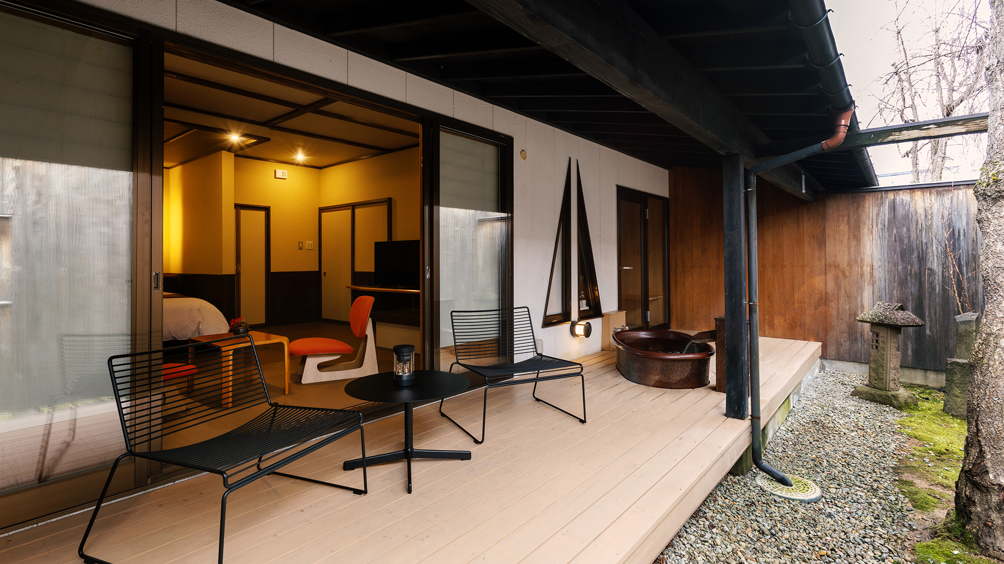 【別邸桜桃庵D‐スイート：122】季節ごとに異なる楽しみ方ができるテラス＋客室露天風呂