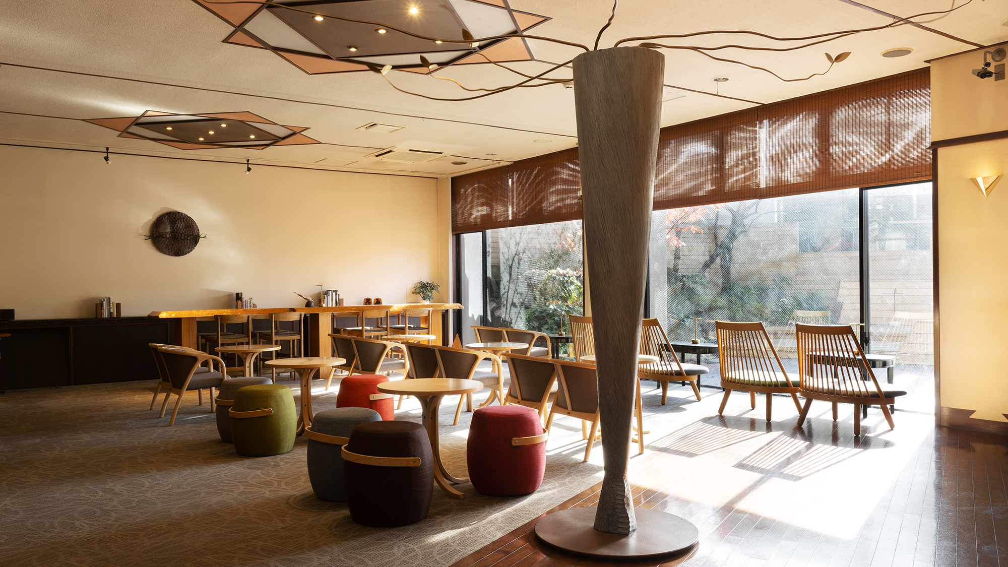 【ロビーラウンジ】天童ブルワリーのビールをはじめ、様々なドリンク・フードをご用意