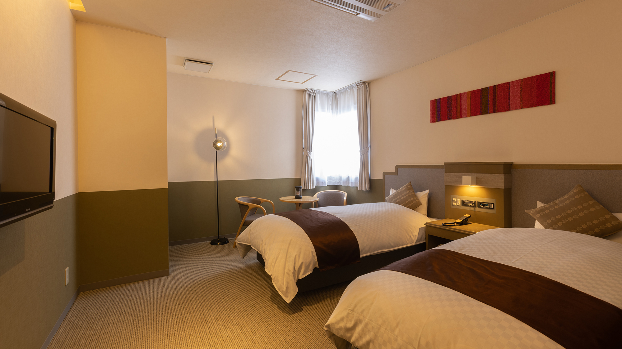 【洋室ツインルーム】気軽な旅に最適。シングル&times;2台のスタンダードなお部屋。