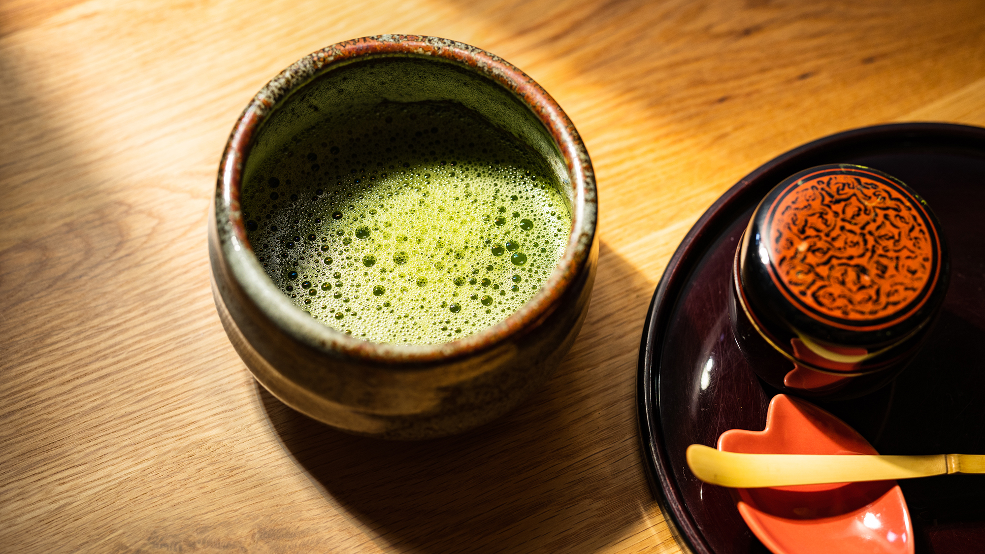 【ロビーラウンジ】朝のひとときに、ご自身で点てる「朝抹茶」体験