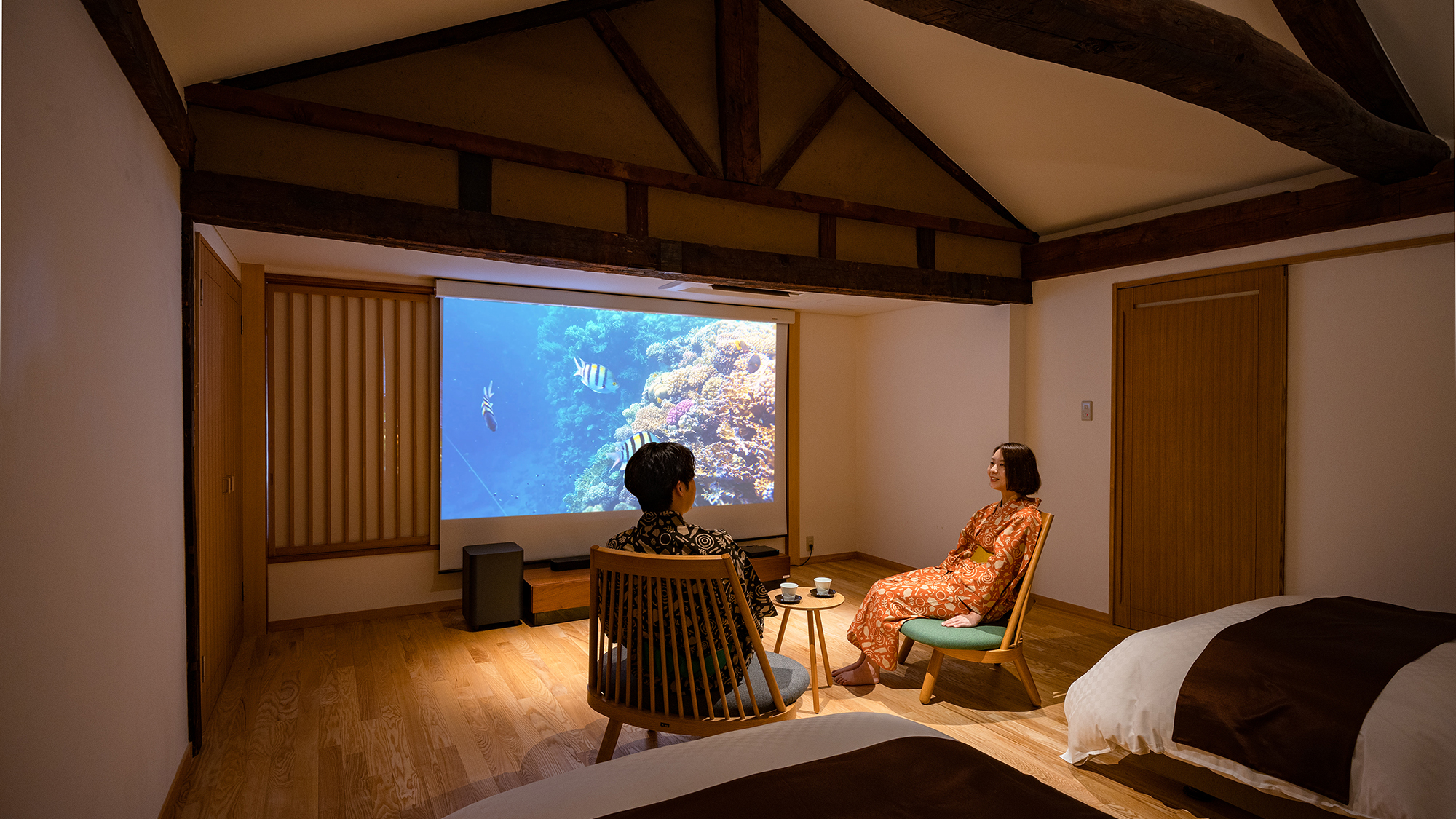 【エグゼクティブ和洋室B&rsquo;】大画面のプロジェクターを完備したシアタールーム