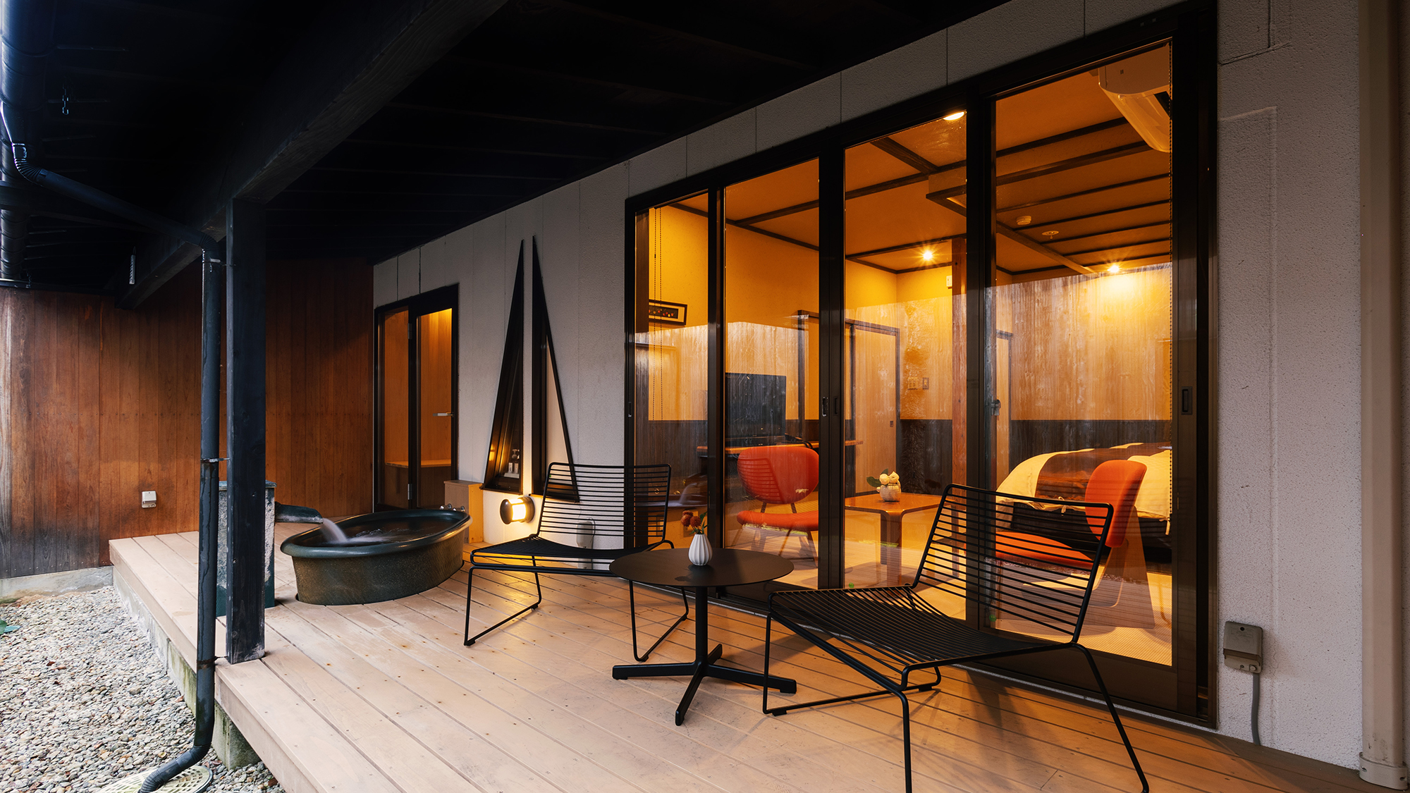 【別邸桜桃庵D‐スイート：121】季節ごとに異なる楽しみ方ができるテラス＋客室露天風呂