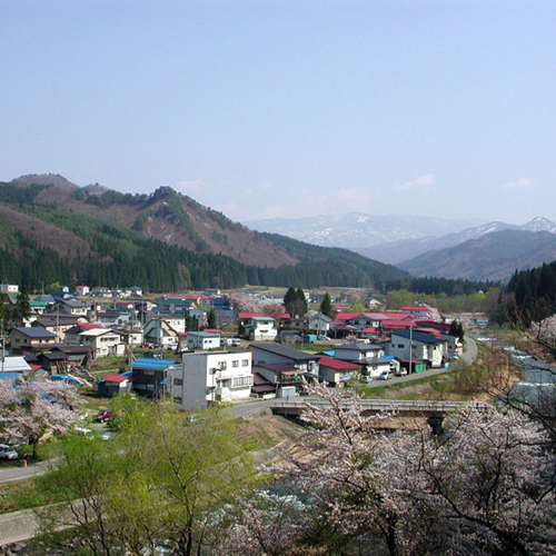 * 溫泉小鎮全景
