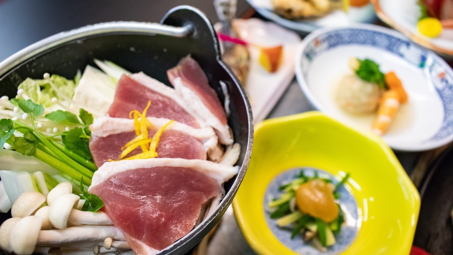 *【夕食一例】地物の食材を中心に、季節に合わせたお料理をご提供致します。