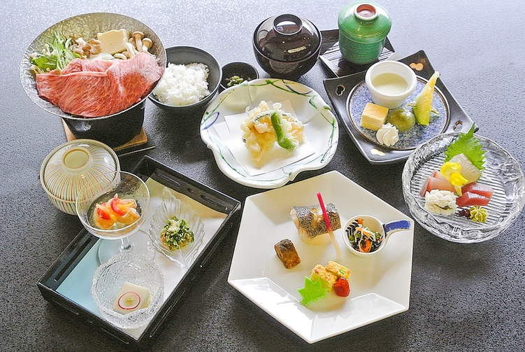 しあわせの村『本館』休日宿泊プラン ≪ 極（きわみ）≫ ※ご夕食時間 17時30分〜